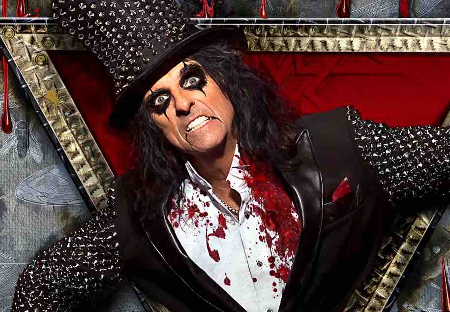 Alice Cooper. Kaller seg kristen, men fortsetter med samme rock og demoniske uttrykk som før