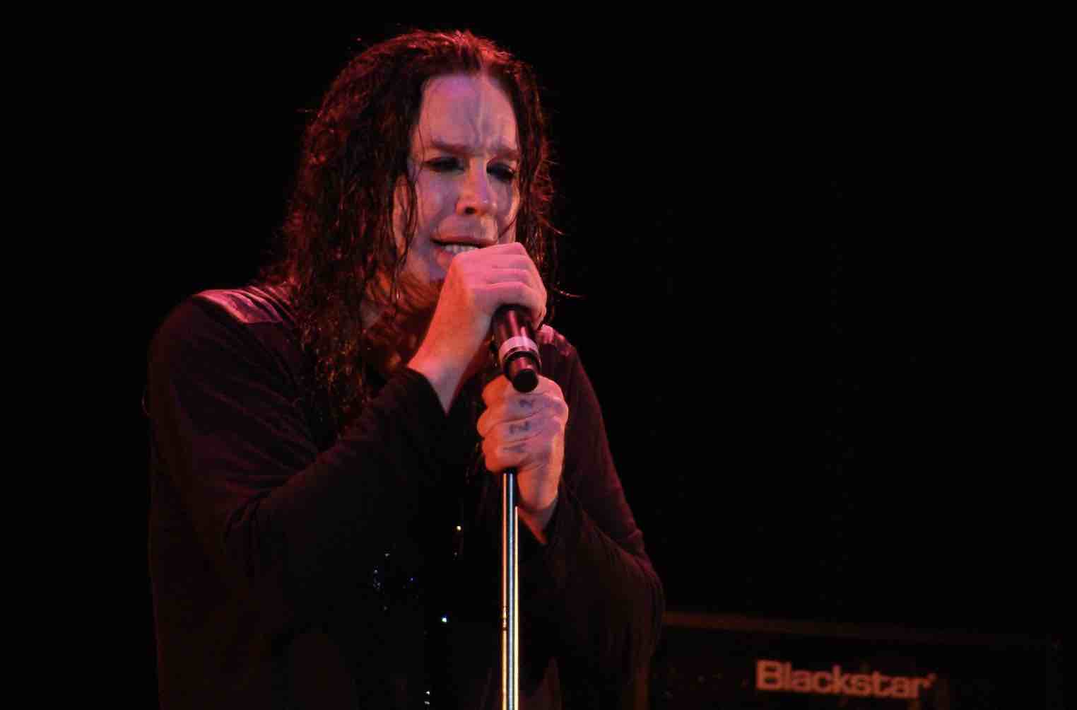 Ozzy Osbourne. Synger om at han er utvalgt for Satan